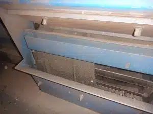 Airwash separator - Partial abrasive curtain